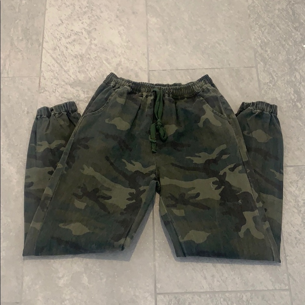Hayden dark green camo Lindi joggers